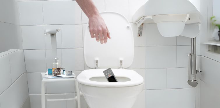 Perigos de levar o celular no banheiro
